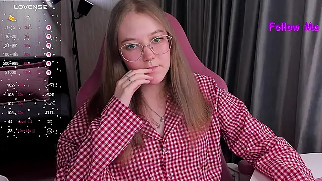 Snapshot of bunny_bubble chatting on February 11, 11:32 pm bunny bubble online show from February 11, 11:32 pm