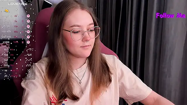 Snapshot of bunny_bubble chatting on February 23, 11:24 pm bunny bubble online show from February 23, 11:24 pm