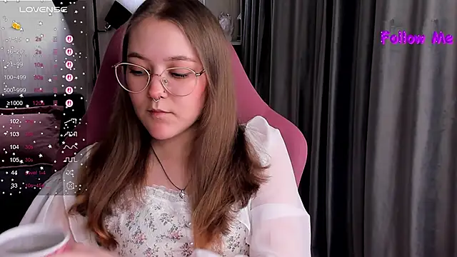 Snapshot of bunny_bubble chatting on February 26, 10:53 pm bunny bubble online show from February 26, 10:53 pm