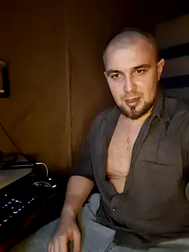 Snapshot of Foxyshaved chatting on January 13, 1:17 pm Foxyshaved online show from January 13, 1:17 pm