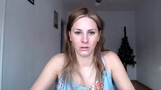 Snapshot of DagmarieFlirt chatting on December 19, 7:18 am DagmarieFlirt online show from December 19, 7:18 am