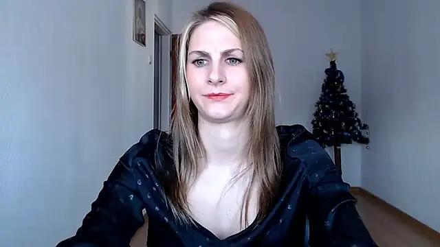 Snapshot of DagmarieFlirt chatting on December 30, 10:21 am DagmarieFlirt online show from December 30, 10:21 am