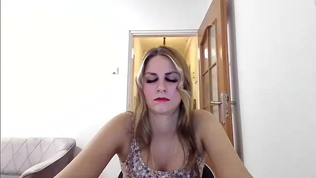 Snapshot of DagmarieFlirt chatting on February 28, 7:14 pm DagmarieFlirt online show from February 28, 7:14 pm