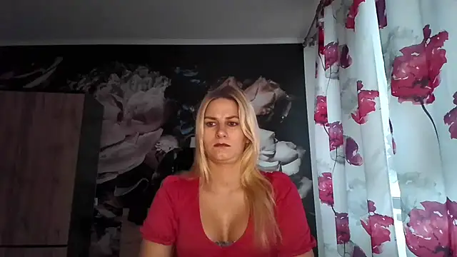 Snapshot of DagmarieFlirt chatting on September 27, 5:12 am DagmarieFlirt online show from September 27, 5:12 am