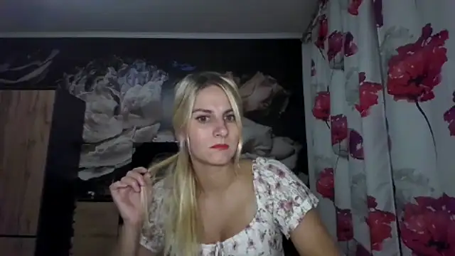 Snapshot of DagmarieFlirt chatting on September 28, 6:24 pm DagmarieFlirt online show from September 28, 6:24 pm