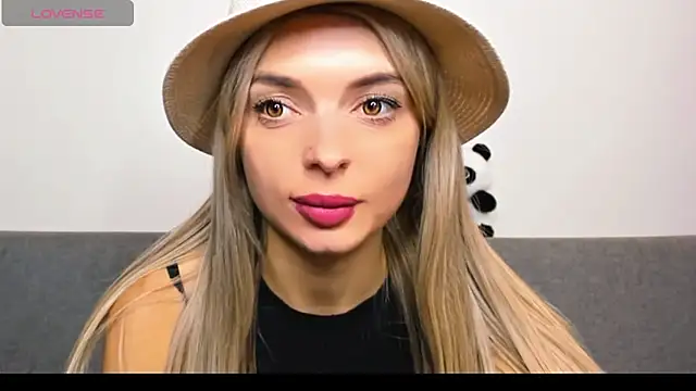 Snapshot of _ellen_meow_ chatting on June 12, 7:57 pm ellen meow online show from June 12, 7:57 pm