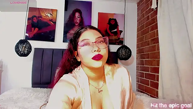 kyliejenner hot online show from February 13, 2:40 am