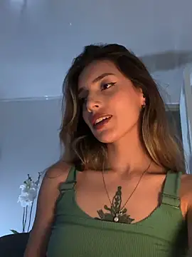 Snapshot of IsadoraGalle_ chatting on May 13, 11:00 pm IsadoraGalle online show from May 13, 11:00 pm