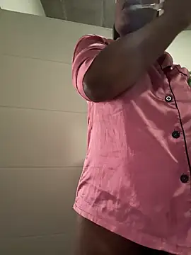 slimcateee online show from November 17, 9:04 am