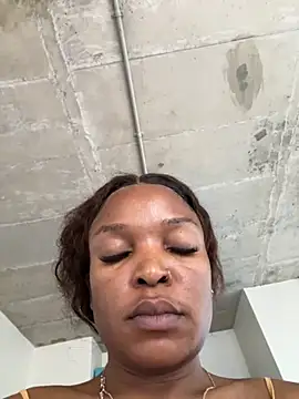 slimcateee online show from November 30, 1:15 pm