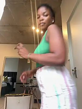 slimcateee online show from April 13, 10:10 am