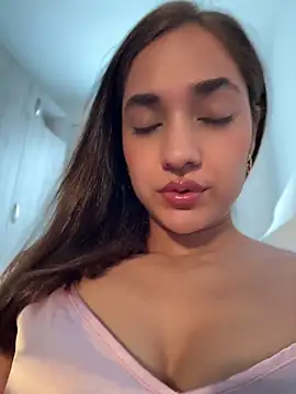 Snapshot of CuteeRose chatting on May 23, 1:48 pm CuteeRose online show from May 23, 1:48 pm