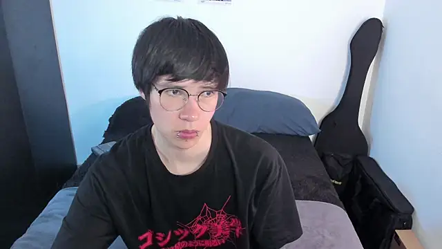 Snapshot of Aventure_Twinks chatting on April 22, 9:27 pm Aventure Twinks online show from April 22, 9:27 pm