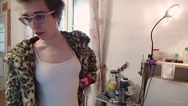 Prxscillia Tx online show from December 11, 1:28 pm