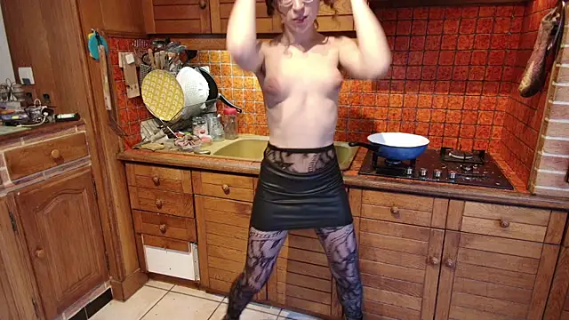 Prxscillia Tx online show from December 24, 12:11 pm