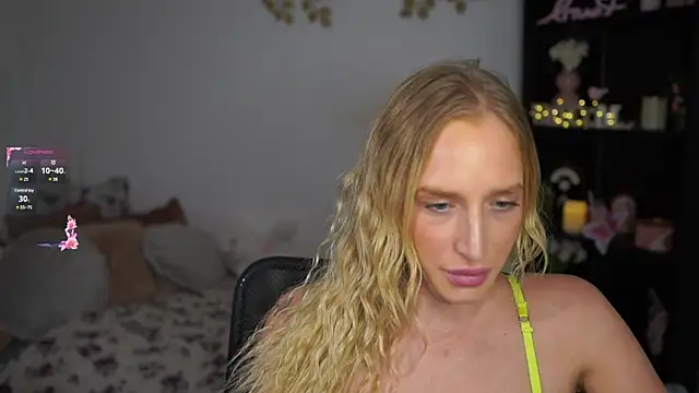 Nicolette  Shea  online show from December 12, 5:15 pm