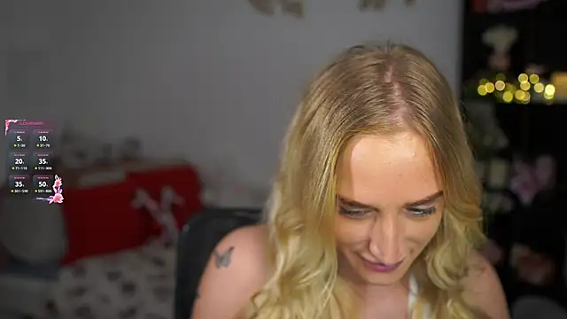 Nicolette  Shea  online show from December 24, 9:06 am