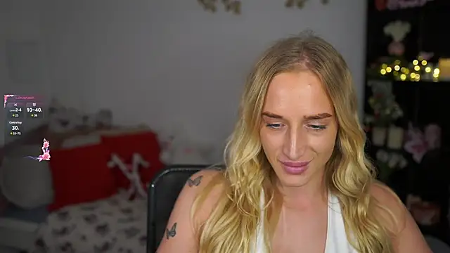 Nicolette  Shea  online show from December 24, 12:11 pm