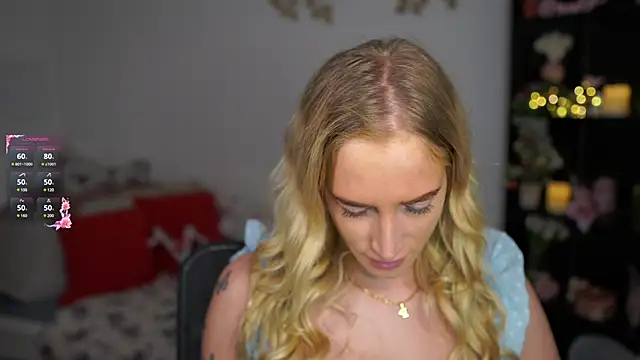 Nicolette  Shea  online show from December 28, 8:58 am