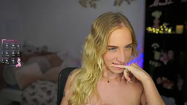 Nicolette  Shea  online show from January 30, 5:06 pm