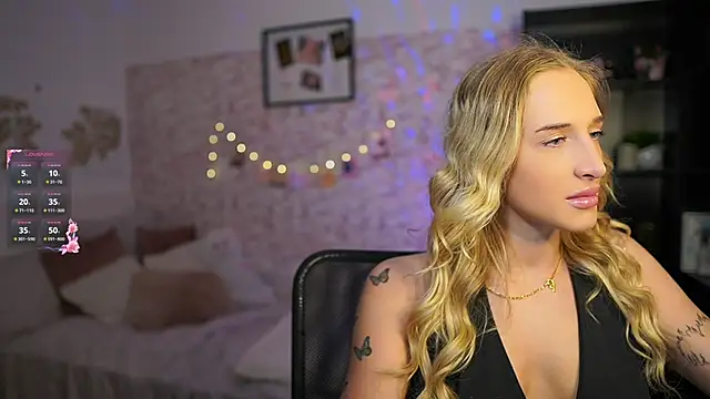 Nicolette  Shea  online show from February 28, 9:04 am