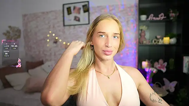 Nicolette  Shea  online show from March 7, 12:12 pm