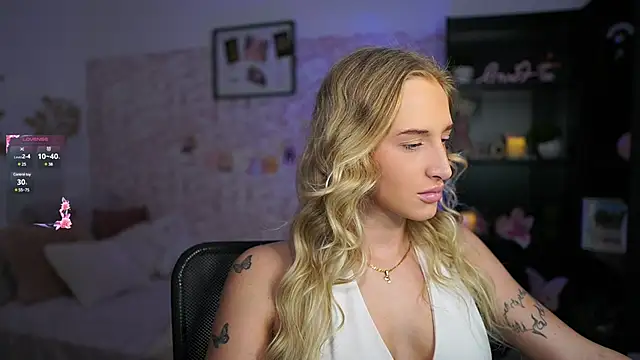 Nicolette  Shea  online show from March 21, 9:34 am