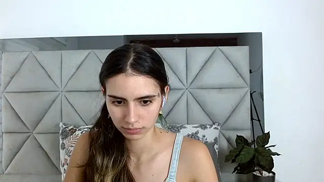 nina pons online show from December 19, 9:28 pm