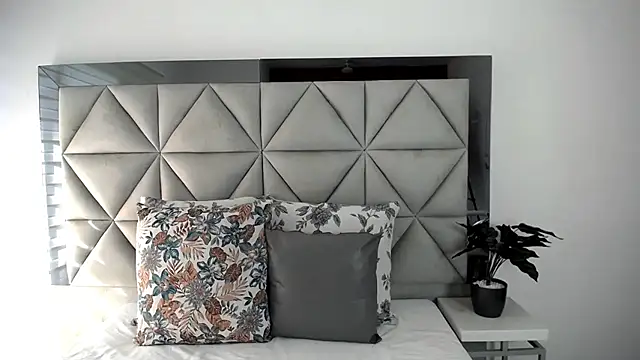 nina pons online show from January 11, 9:04 pm