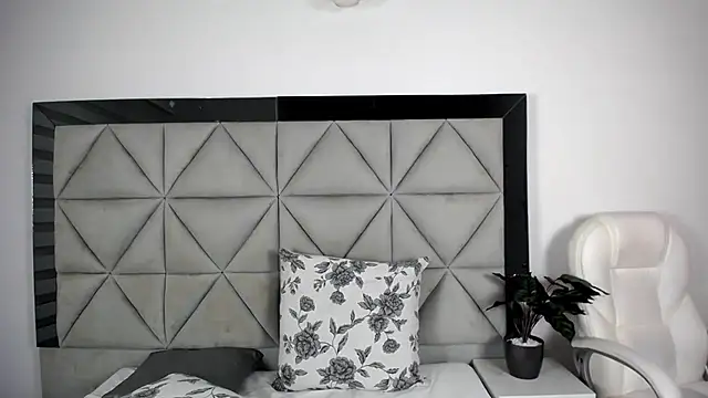 nina pons online show from January 12, 12:07 am