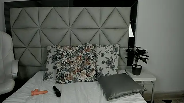 nina pons online show from March 11, 11:04 pm