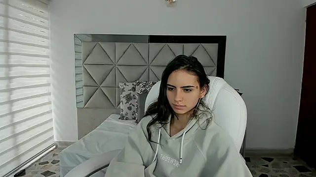 nina pons online show from March 12, 9:03 pm