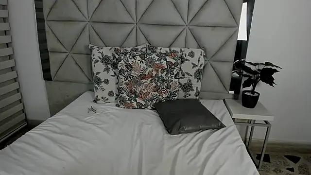 nina pons online show from March 19, 11:57 pm