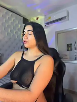 Snapshot of ZarahEvans chatting on April 28, 8:47 pm ZarahEvans online show from April 28, 8:47 pm