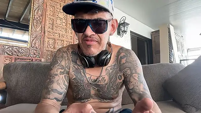 RoodoggXL online show from February 14, 9:33 pm