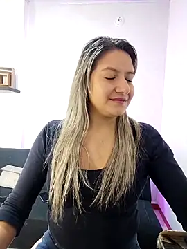 valeriahunter1 online show from March 27, 10:42 pm