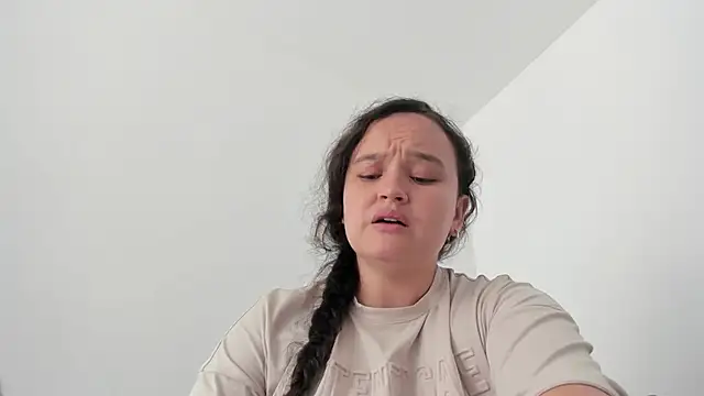 kattypinkk online show from March 5, 5:29 pm