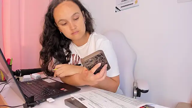 kattypinkk online show from February 9, 7:40 pm