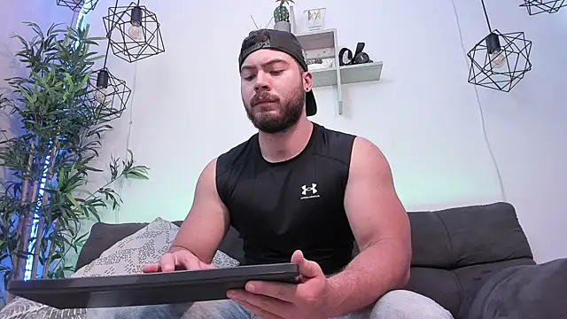 SebastianVilla  online show from March 4, 9:11 pm