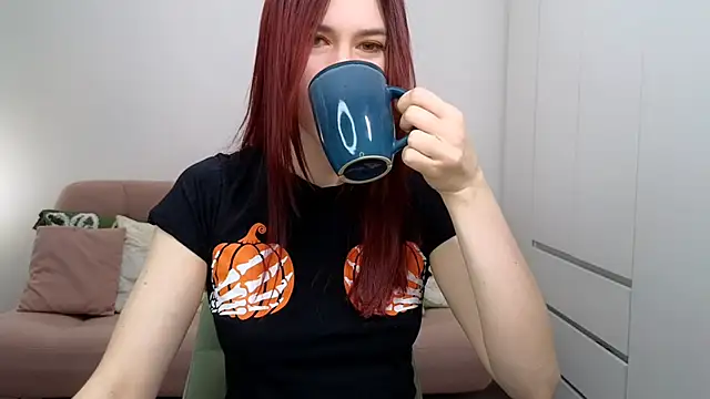 AliciaNewell online show from October 30, 6:04 am