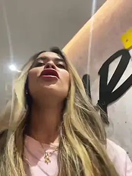 Snapshot of Emilia_Bakerr chatting on December 10, 6:17 pm Emilia Bakerr online show from December 10, 6:17 pm