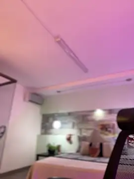 Snapshot of Emilia_Bakerr chatting on December 11, 6:20 pm Emilia Bakerr online show from December 11, 6:20 pm