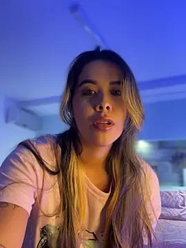 Snapshot of Emilia_Bakerr chatting on February 21, 6:48 pm Emilia Bakerr online show from February 21, 6:48 pm