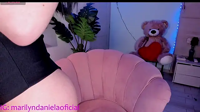 Marily Daniela  online show from March 9, 3:32 am