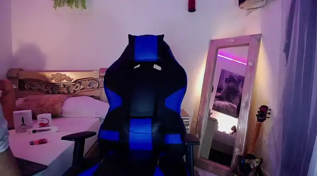 huge armound online show from February 15, 11:36 pm