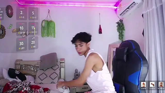 Snapshot of huge_armound chatting on February 4, 10:36 pm huge armound online show from February 4, 10:36 pm