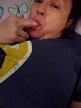 sweetkitty111 online show from January 6, 10:37 pm