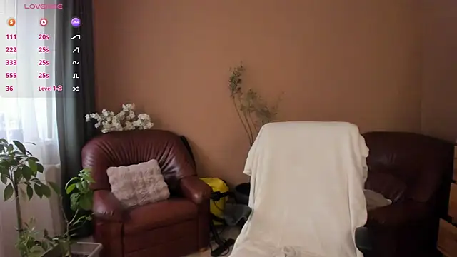 KaylaLaine online show from April 3, 7:17 am