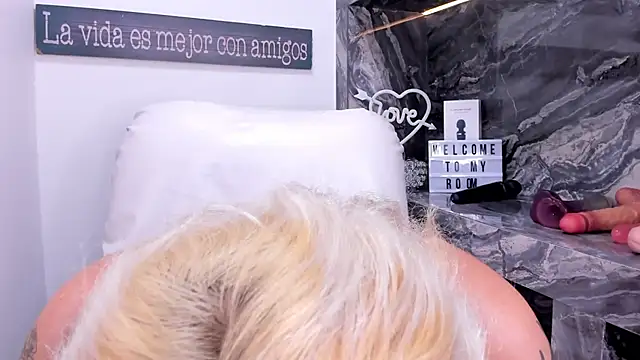 Snapshot of miss_danika chatting on February 3, 5:14 pm miss danika online show from February 3, 5:14 pm