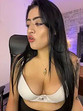 lucianaroy online show from December 6, 8:07 pm